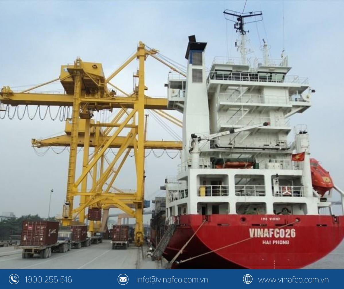 Boc xep hang hoa len tau container
